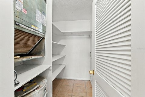 Condo in Orlando, Florida, 2 bedrooms  № 2379802 - photo 18