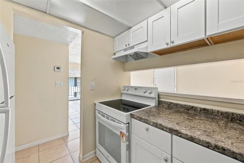 Condo in Orlando, Florida, 2 bedrooms  № 2379802 - photo 17