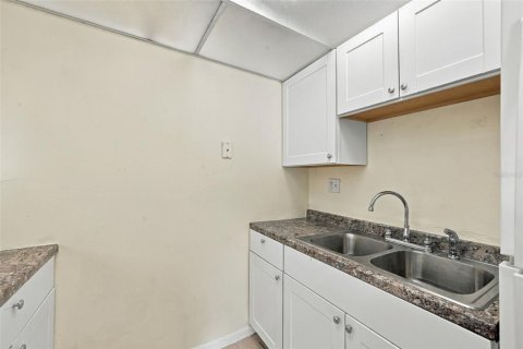 Condo in Orlando, Florida, 2 bedrooms  № 2379802 - photo 16