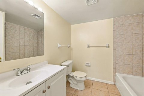 Condo in Orlando, Florida, 2 bedrooms  № 2379802 - photo 24