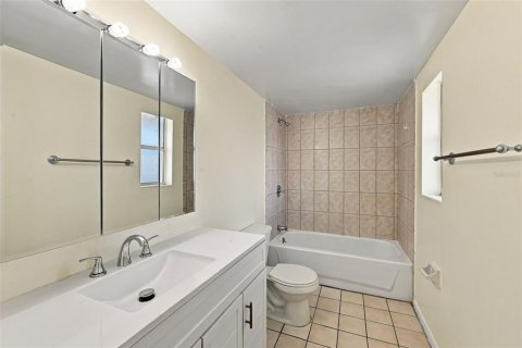 Condo in Orlando, Florida, 2 bedrooms  № 2379802 - photo 21