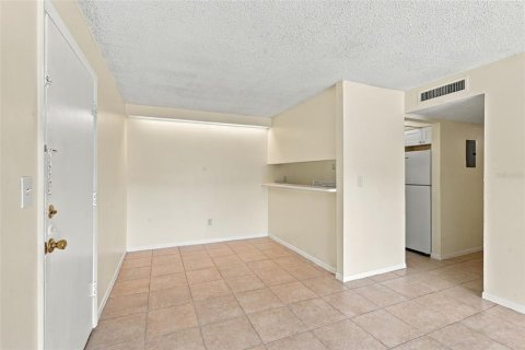 Condo in Orlando, Florida, 2 bedrooms  № 2379802 - photo 12