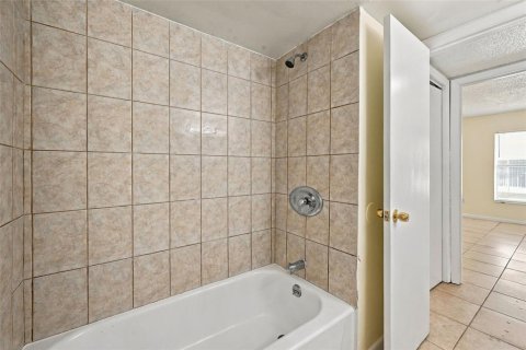 Condo in Orlando, Florida, 2 bedrooms  № 2379802 - photo 25