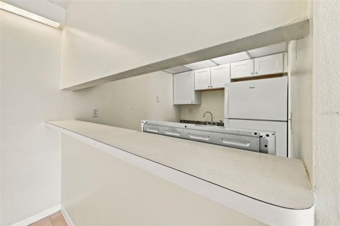 Condo in Orlando, Florida, 2 bedrooms  № 2379802 - photo 13