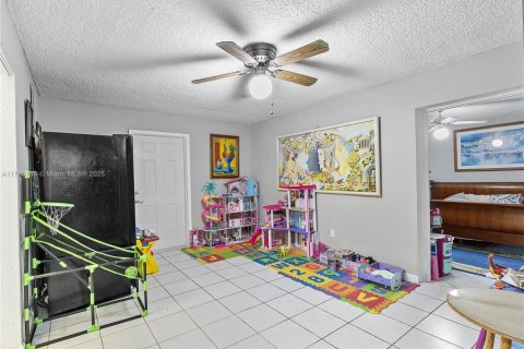 House in Miami, Florida 4 bedrooms, 297.84 sq.m. № 1711919 - photo 28