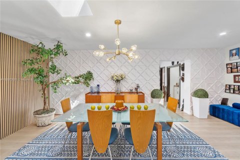 House in Miami, Florida 4 bedrooms, 297.84 sq.m. № 1711919 - photo 15