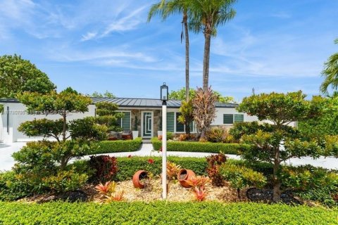 House in Miami, Florida 4 bedrooms, 297.84 sq.m. № 1711919 - photo 1
