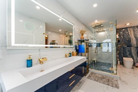 House in Miami, Florida 4 bedrooms, 297.84 sq.m. № 1711919 - photo 4