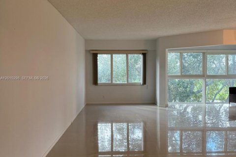 Condominio en venta en Pembroke Pines, Florida, 1 dormitorio, 97.08 m2 № 2075241 - foto 5