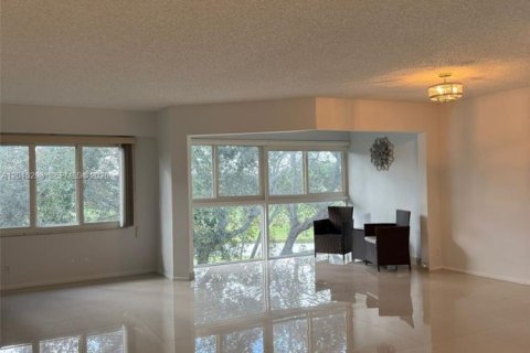 Condominio en venta en Pembroke Pines, Florida, 1 dormitorio, 97.08 m2 № 2075241 - foto 6