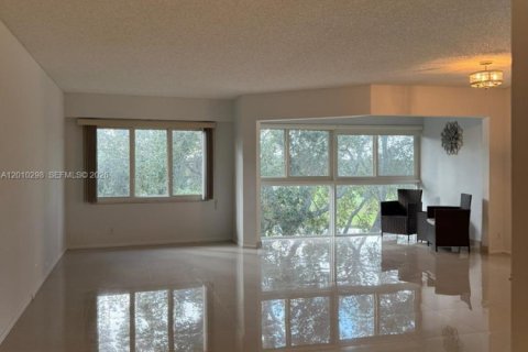 Condominio en venta en Pembroke Pines, Florida, 1 dormitorio, 97.08 m2 № 2075241 - foto 8