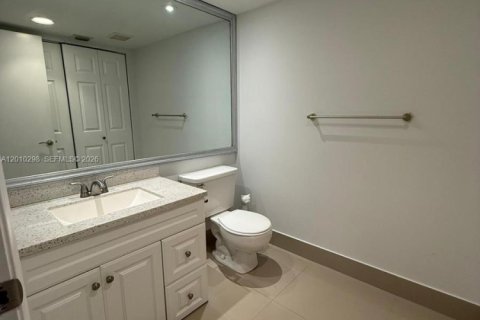 Condominio en venta en Pembroke Pines, Florida, 1 dormitorio, 97.08 m2 № 2075241 - foto 21