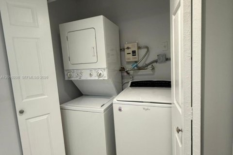 Condominio en venta en Pembroke Pines, Florida, 1 dormitorio, 97.08 m2 № 2075241 - foto 20