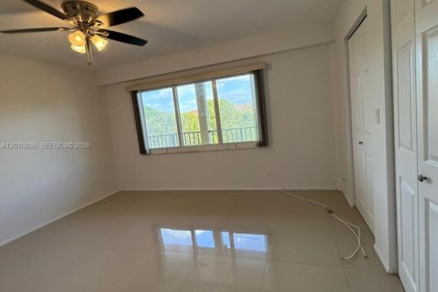 Condominio en venta en Pembroke Pines, Florida, 1 dormitorio, 97.08 m2 № 2075241 - foto 18