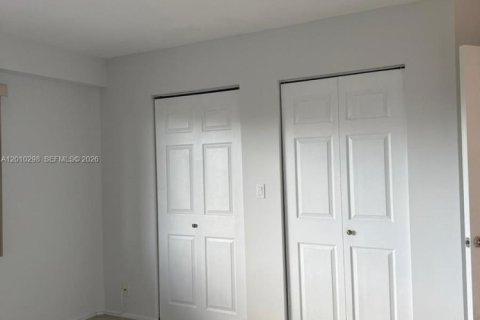 Condominio en venta en Pembroke Pines, Florida, 1 dormitorio, 97.08 m2 № 2075241 - foto 19