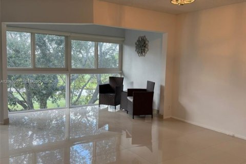 Condominio en venta en Pembroke Pines, Florida, 1 dormitorio, 97.08 m2 № 2075241 - foto 7
