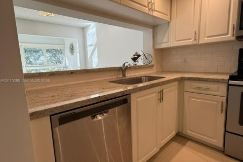 Condominio en venta en Pembroke Pines, Florida, 1 dormitorio, 97.08 m2 № 2075241 - foto 13