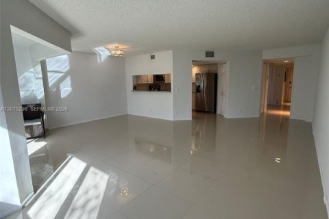 Condominio en venta en Pembroke Pines, Florida, 1 dormitorio, 97.08 m2 № 2075241 - foto 16