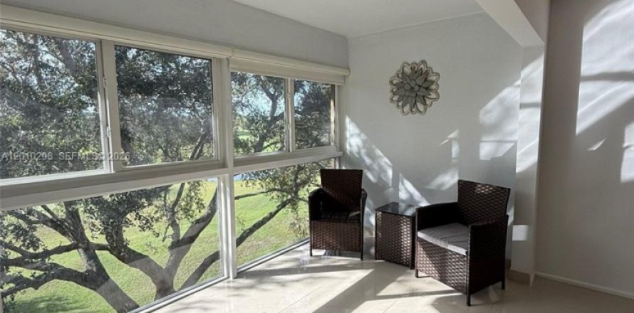 Condominio en Pembroke Pines, Florida, 1 dormitorio  № 2075241