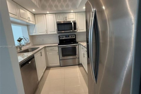Condominio en venta en Pembroke Pines, Florida, 1 dormitorio, 97.08 m2 № 2075241 - foto 10