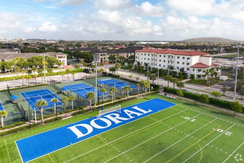 Condo in Doral, Florida, 1 bedroom  № 2400818 - photo 2
