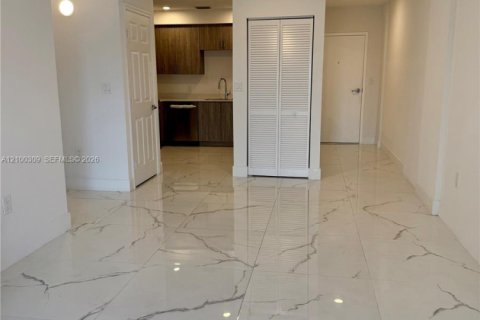 Condo in Doral, Florida, 1 bedroom  № 2400818 - photo 6