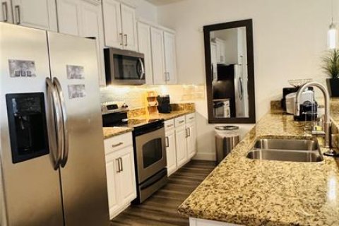 Touwnhouse à vendre à Kissimmee, Floride: 4 chambres, 176.7 m2 № 2347341 - photo 3