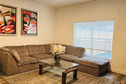Touwnhouse à vendre à Kissimmee, Floride: 4 chambres, 176.7 m2 № 2347341 - photo 4