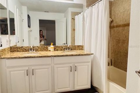 Touwnhouse à vendre à Kissimmee, Floride: 4 chambres, 176.7 m2 № 2347341 - photo 13