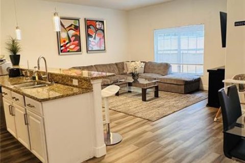 Touwnhouse à vendre à Kissimmee, Floride: 4 chambres, 176.7 m2 № 2347341 - photo 2
