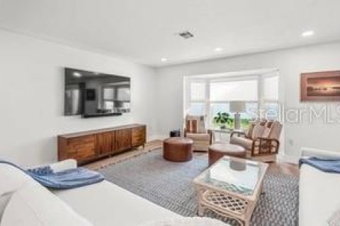 House in Sarasota, Florida 3 bedrooms, 181.16 sq.m. № 1684823 - photo 7