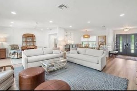 House in Sarasota, Florida 3 bedrooms, 181.16 sq.m. № 1684823 - photo 8