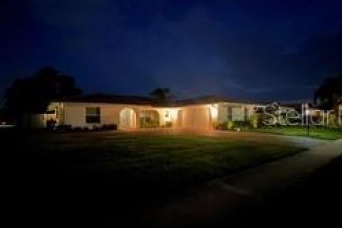 House in Sarasota, Florida 3 bedrooms, 181.16 sq.m. № 1684823 - photo 28