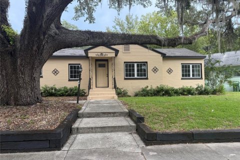 House in Leesburg, Florida 3 bedrooms, 126.35 sq.m. № 2295068