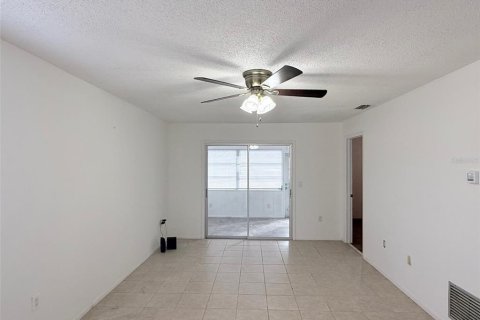 Condo in Bradenton, Florida, 1 bedroom № 2213071 - photo 3