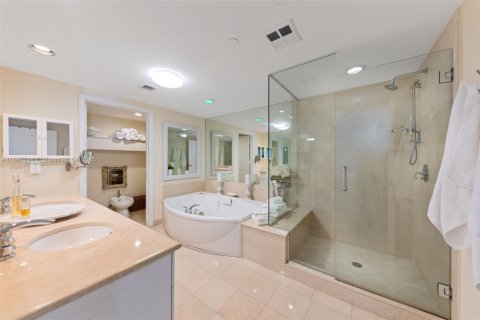Condominio en venta en Hollywood, Florida, 3 dormitorios, 244.05 m2 № 1946212 - foto 17