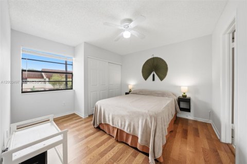 Townhouse in Miami, Florida 3 bedrooms, 130.71 sq.m. № 2068134 - photo 13