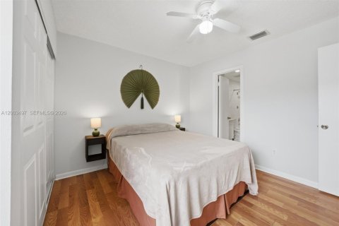 Townhouse in Miami, Florida 3 bedrooms, 130.71 sq.m. № 2068134 - photo 14