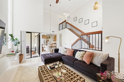 Townhouse in Miami, Florida 3 bedrooms, 130.71 sq.m. № 2068134 - photo 2