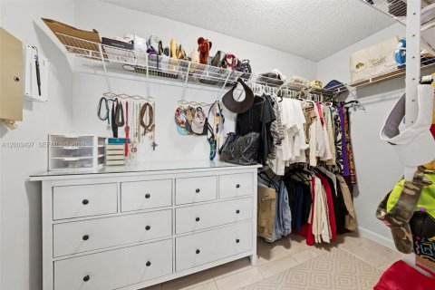 Townhouse in Miami, Florida 3 bedrooms, 130.71 sq.m. № 2068134 - photo 11