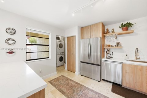 Townhouse in Miami, Florida 3 bedrooms, 130.71 sq.m. № 2068134 - photo 5