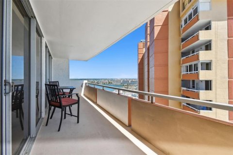 Condominio en venta en Redington Shores, Florida, 1 dormitorio, 98.48 m2 № 1670876 - foto 16