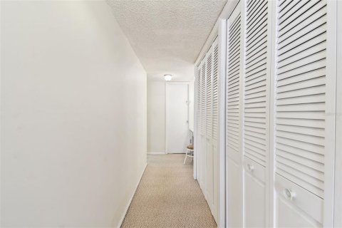 Condominio en venta en Redington Shores, Florida, 1 dormitorio, 98.48 m2 № 1670876 - foto 10