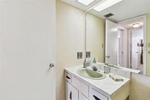 Condominio en venta en Redington Shores, Florida, 1 dormitorio, 98.48 m2 № 1670876 - foto 4