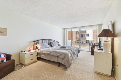 Condominio en venta en Redington Shores, Florida, 1 dormitorio, 98.48 m2 № 1670876 - foto 5