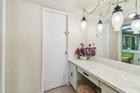 Condominio en venta en Redington Shores, Florida, 1 dormitorio, 98.48 m2 № 1670876 - foto 11