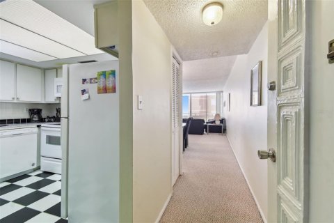 Condominio en venta en Redington Shores, Florida, 1 dormitorio, 98.48 m2 № 1670876 - foto 30