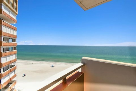Condominio en venta en Redington Shores, Florida, 1 dormitorio, 98.48 m2 № 1670876 - foto 25