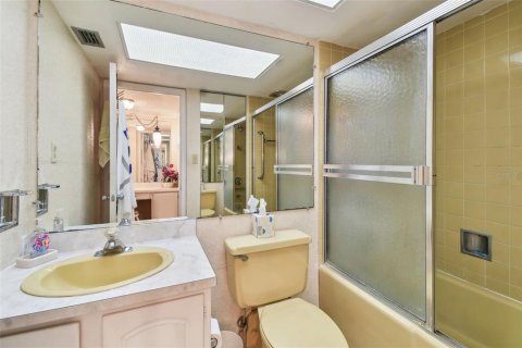 Condominio en venta en Redington Shores, Florida, 1 dormitorio, 98.48 m2 № 1670876 - foto 12