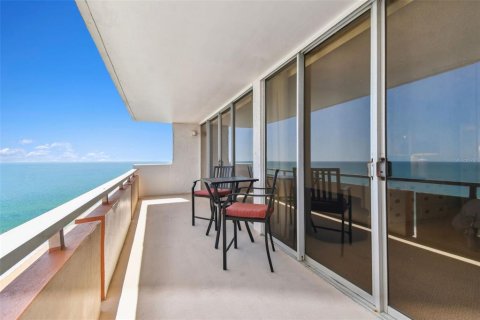 Condominio en venta en Redington Shores, Florida, 1 dormitorio, 98.48 m2 № 1670876 - foto 19